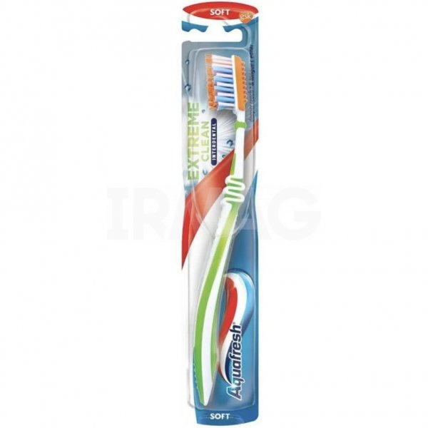 Зубная щетка Aquafresh Extreme Clean мягкая