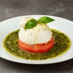 Сыр Иркутский СыроварЪ Буррата с нежной сливочной начинкой (200 г)