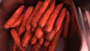 помыла морковь
